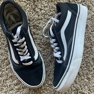 Black old skool Vans sneakers size 8.5